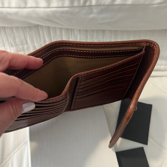 Banana Republic pebble leather trifold wallet NWT in box - Picture 6 of 11